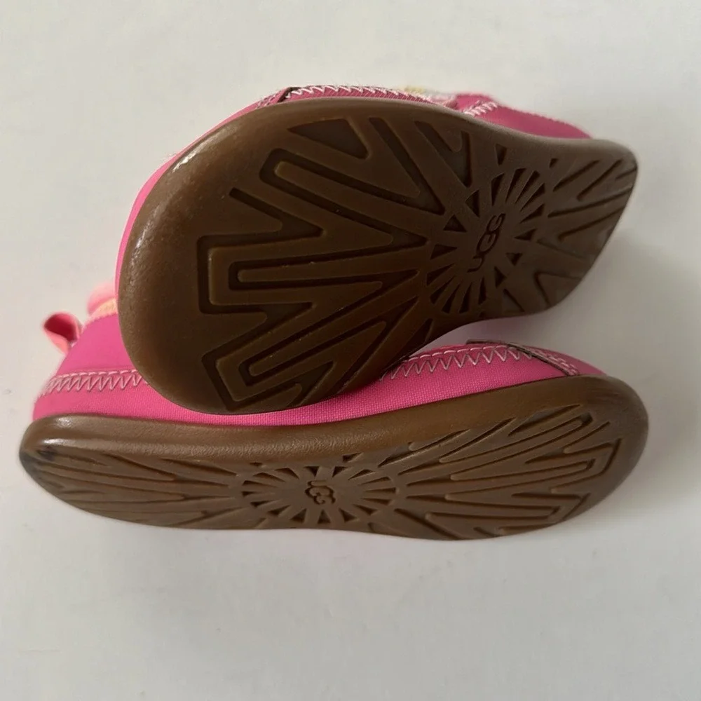 UGG Toddler sandals Delta Closed Toe water shoes in Pink size 10 slip